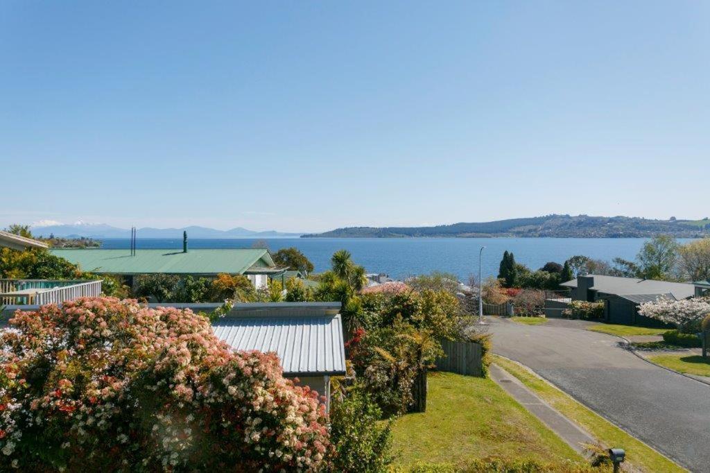 2Mins To Lakefront Family Retreat Taupo Luaran gambar